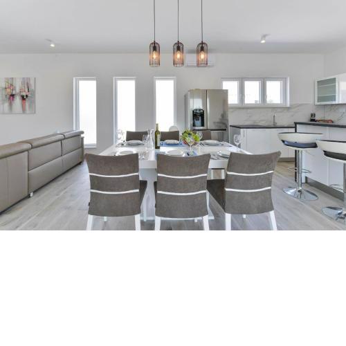 Ferienhaus mit Privatpool für 8 Personen ca 125 m in Vrsi, Dalmatien Norddalmatien