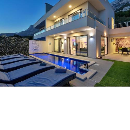 Ferienhaus Nera mit Pool, 3 Schlafzimmer, 62 Personen, ruhige Lage für Familienurlaub in Makarska