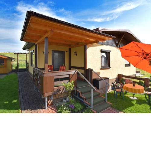 Cozy Holiday Home in Grossbreitenbach near Schwarza Valley