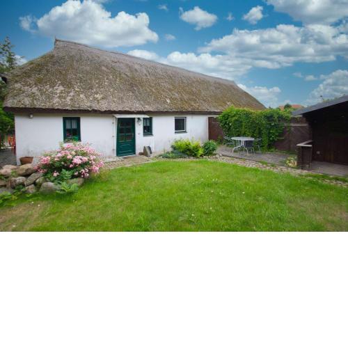 Ferienhaus Storchennest - Doppelhaus mit Terrasse und Garten