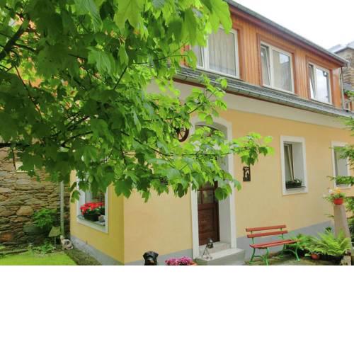Cozy Holiday Home in Annaberg - Buchholz with Skiing Nearby