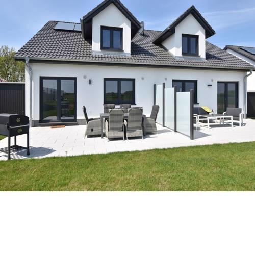 Swanky Holiday Home in Kuhlungsborn near Sea