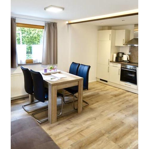 Ferienwohnung #4 mit Terrasse in zentraler dennoch ruhiger Lage - Stadtbus vor der Tür!