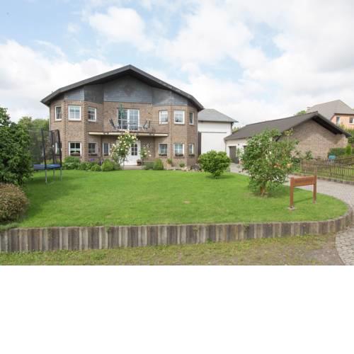 Modern Holiday Home in Frohngau near Forest
