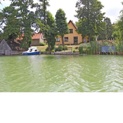 Ferienwohnung direkt am See Feldberg SEE 9661