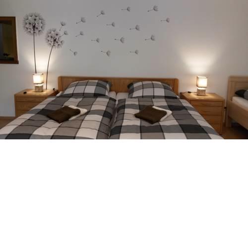 Ferienwohnung & Gästezimmer Schrichten