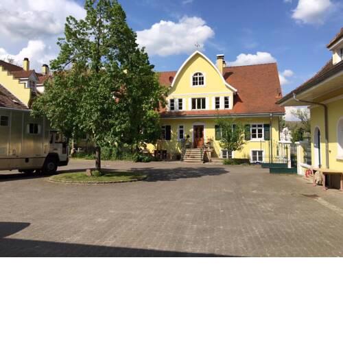 Ferienwohnung im Grünen auf idyllisch gelegenen Gutshof und doch so zentral