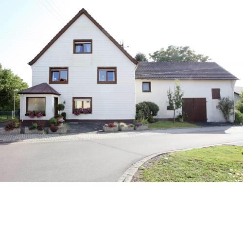 Spacious Apartment in Pracht near Forest