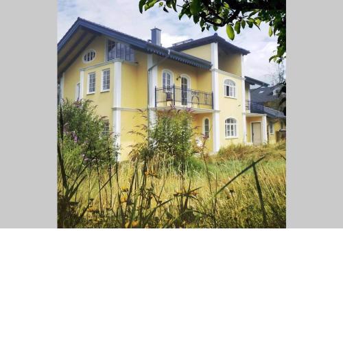 Ferienwohnung in seenaher Künstlervilla in Gstadt