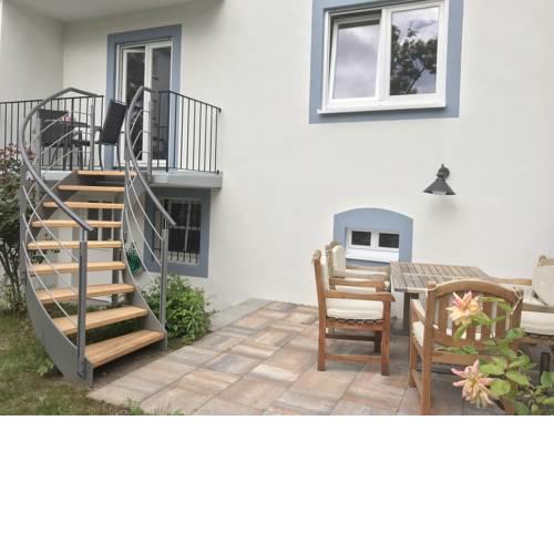 Ferienwohnung mit Balkon, Terasse und Garten