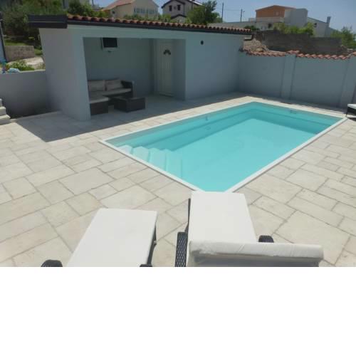 Ferienwohnung mit beheiztem Pool zur Alleinnutzung und privatem Sportplatz fernab vom Massentourismus