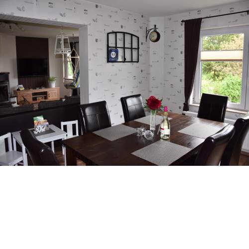 Ferienwohnung mit Kamin und Gartenblick