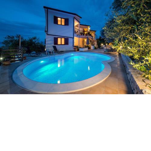 Ferienwohnung mit Meerblick, Sauna, Jacuzzi, Außenpool, WLAN, Klima, 2 Schlafzimmer und einem Grill