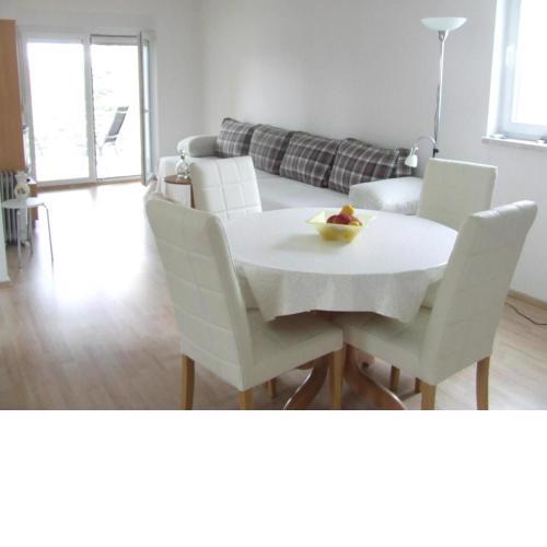 Ferienwohnung mit Terrasse für fünf Personen