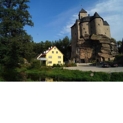 Ferienwohnung und Sommerhaus unter der Burg