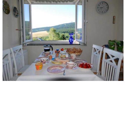 Ferienwohnungen im Erzgebirge mit Blick auf den Klinovec (Keilberg)
