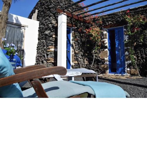 Finca Bouganvilla, Lavasteinhaus am Rande der Vulkane, im malerischen Dorf Uga 5km zum Meer