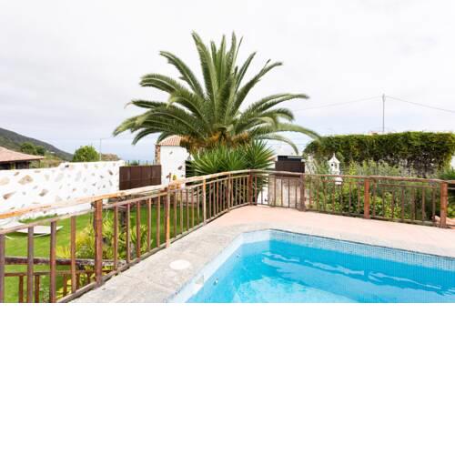 Finca El Poleo with pool and sea view