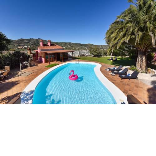 Finca Madroñal with Pool in Gran Canaria