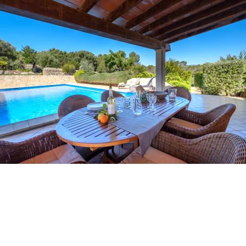 Finca mit Pool und Tennisplatz