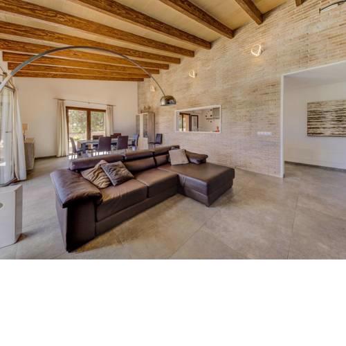 Finca Muro Butxequi 3 bedroom villa with AC and private pool short walk to amenities