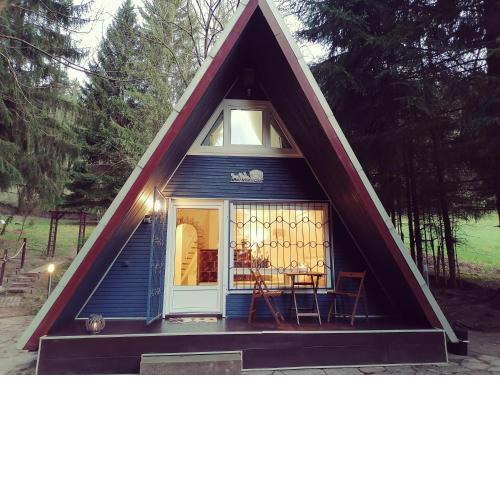 Finnhütte auf einem großen Grundstück im Thüringer Wald