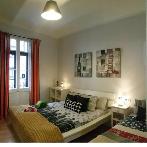 Fira Bcn Camp Nou Apartment
