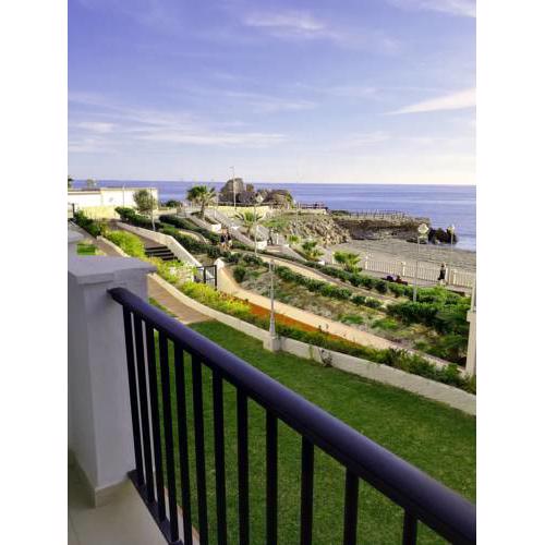 First Line Beach Apartment with Two Bedrooms and Sea View