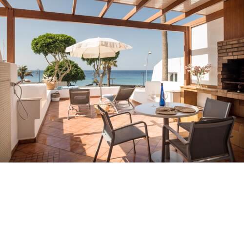 First line ocean view apartment with bbq