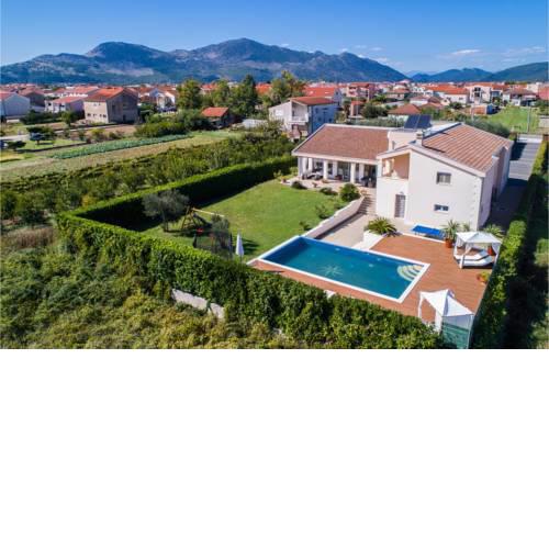 Five-Bedroom Holiday Home in Metkovic