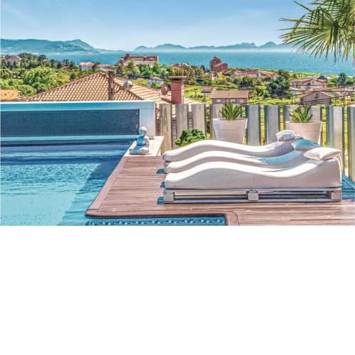 Five-Bedroom Holiday Home in Vista Alegre