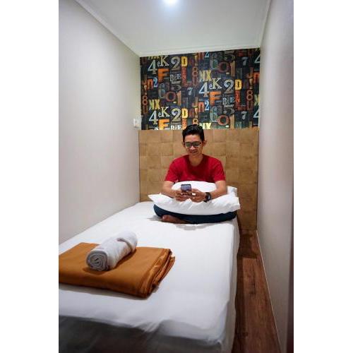 FixOn Capsule Hotel