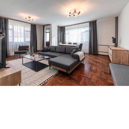 Flashy Flat in Central Location with Office Room