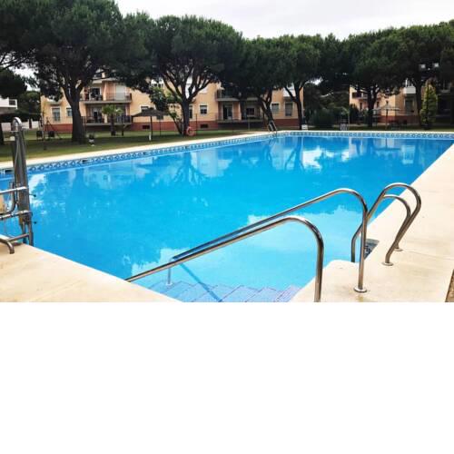 Flat 5 min by walk from the beach with huge swimming pool