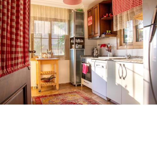 Flat w Balcony and Shared Garden 5 min to Beach
