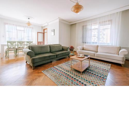 Flat w Balcony Near Metro 10 min to Bostanci Coast