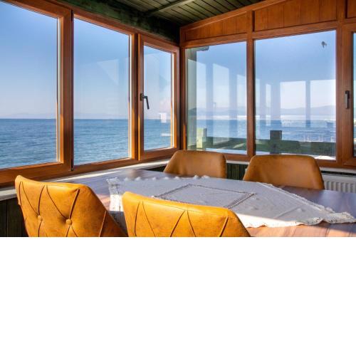 Flat w Fireplace Terrace 3 min to Beach in Urla