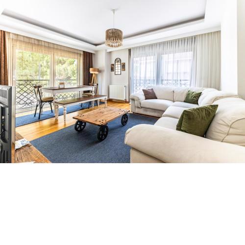 Flat w French Balcony 10 min to Caddebostan Coast