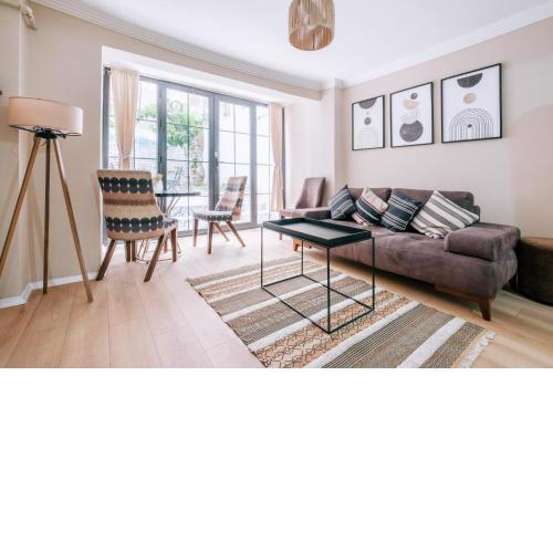 Flat w Garden 5 min to Citys and Metro in Sisli