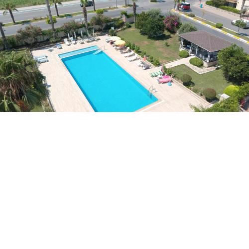 Flat w Pool and Sea-view Balcony 1 min to Beach