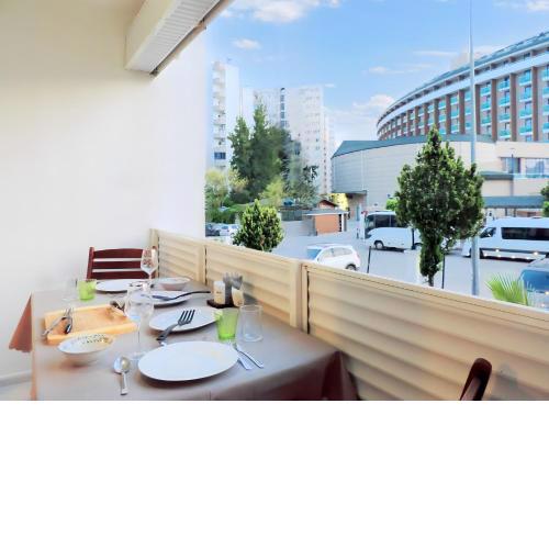 Flat w Pool Balcony 10 min to Beach in Antalya