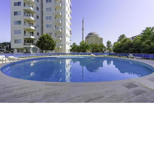 Flat w Pool Garden 3 min to Beach in Antalya