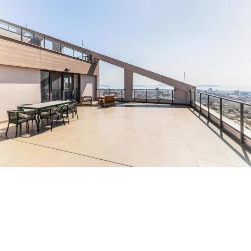 Flat w Sea View Terrace Near Metro in Maltepe