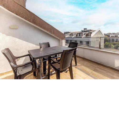 Flat w Terrace 5 min to Moda and Kadikoy Square