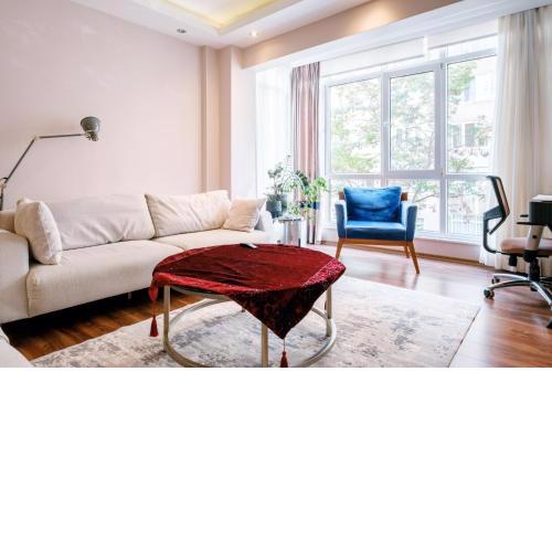 Flat with Balcony 7 min to Kalamis Marina