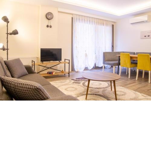 Flat with Balcony in Karsiyaka next to Coast