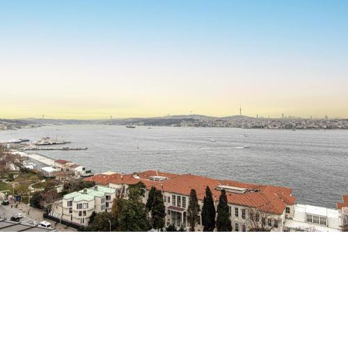 Flat with Panoramic Bosphorus View in Cihangir