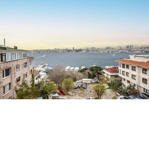 Flat with Sea View near Uskudar Ferry Station