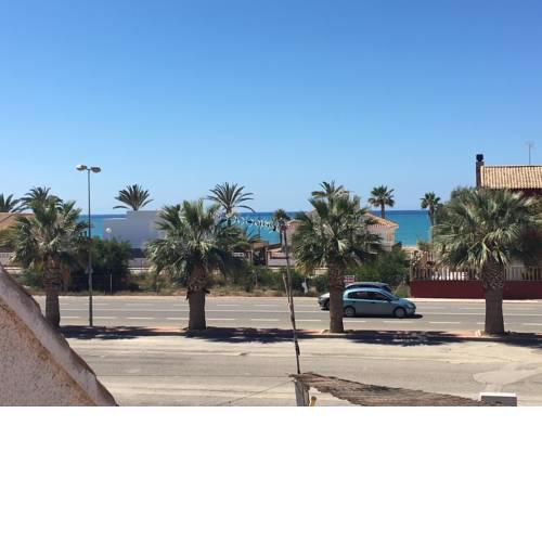 Flat with sea views 200m from the beach