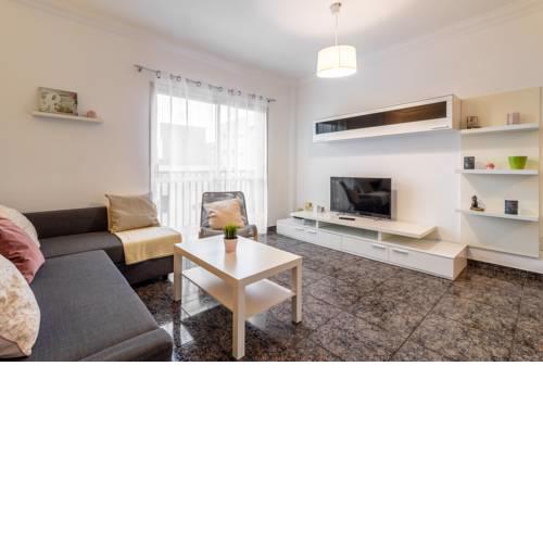 Flatguest Cicer - 3BDR + Balcony + Beach